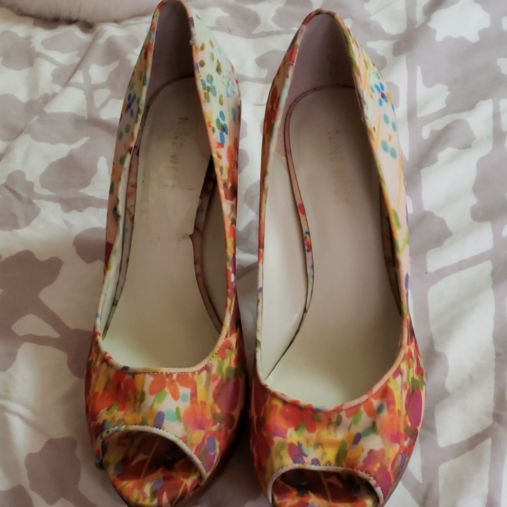 multicolored NineWest peep toe pumps